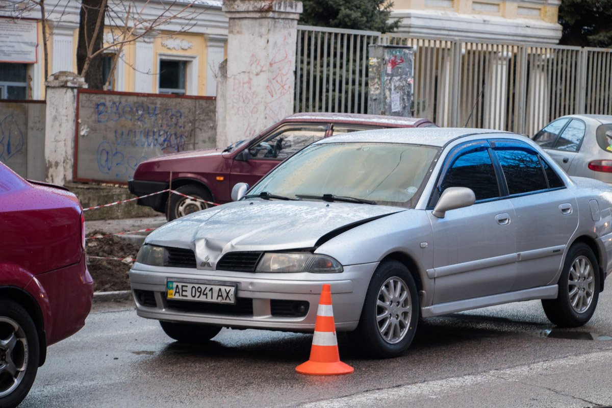 Патрульные оградили место аварии и вызвали следователя по ДТП Патрульные оградили место аварии и вызвали следователя по ДТП
