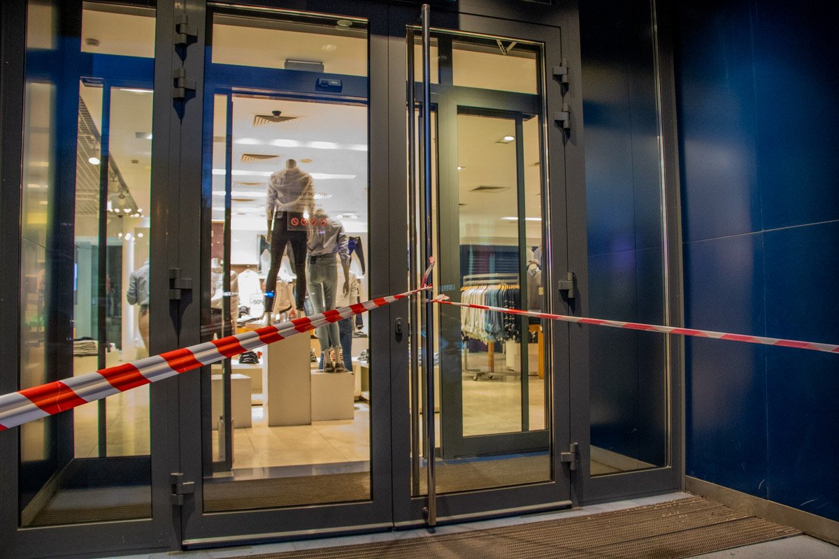 На место сразу же направили наряд полиции, медиков и бригаду ГСЧС