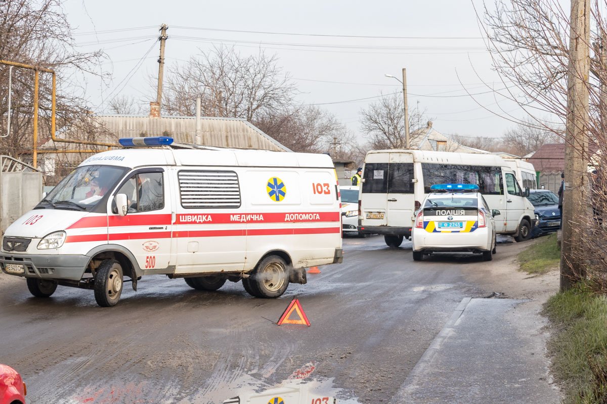 На улице Доблестной, 98 произошло два ДТП На улице Доблестной, 98 произошло два ДТП