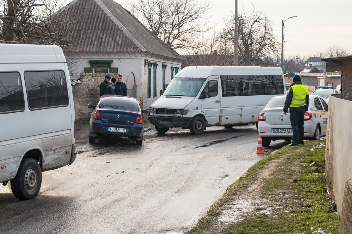 В происшествии пострадали пассажиры маршрутки В происшествии пострадали пассажиры маршрутки