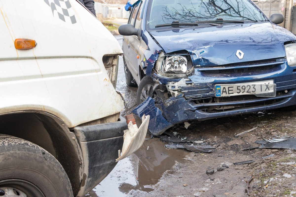В результате ДТП пострадали два пассажира маршрутки № 141 В результате ДТП пострадали два пассажира маршрутки № 141