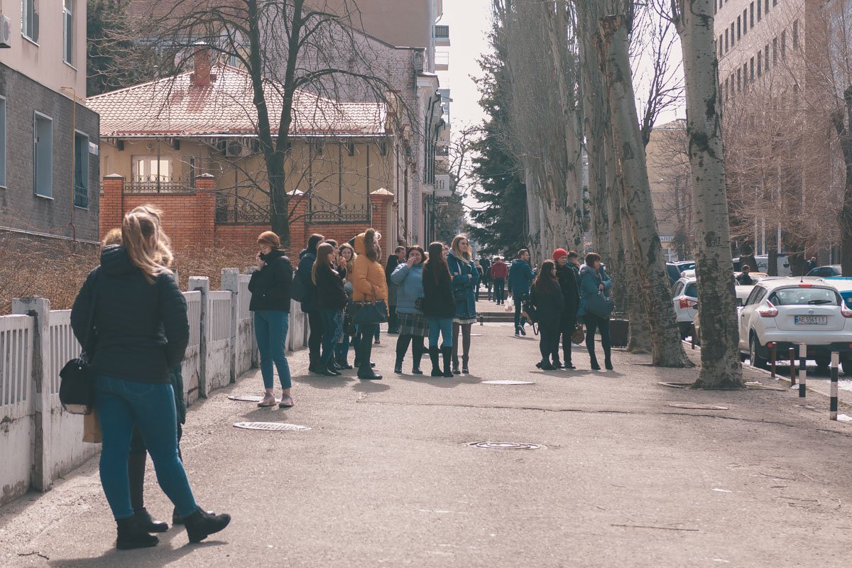 Всех работников вывели из помещений на незапланированный обеденный перерыв Всех работников вывели из помещений на незапланированный обеденный перерыв