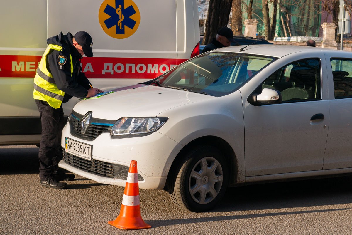 Из-за аварии движение транспорта затруднено, однако пробки нет Из-за аварии движение транспорта затруднено, однако пробки нет