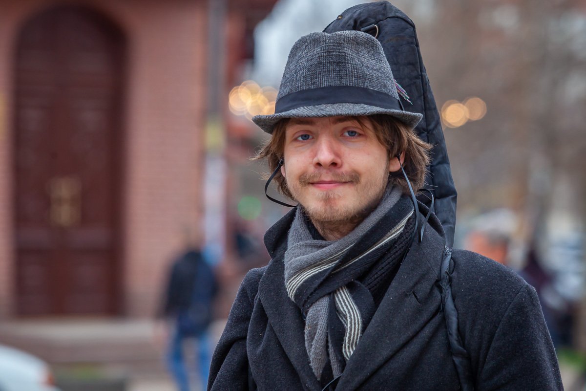 Явно слушает новую песню Rammstein Явно слушает новую песню Rammstein