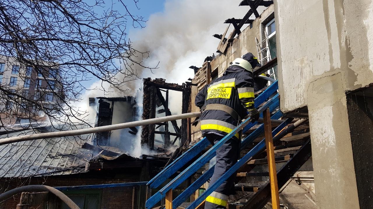 Дежурит скорая Дежурит скорая