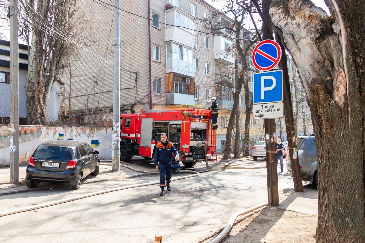 Соседи вызвали спасателей Соседи вызвали спасателей