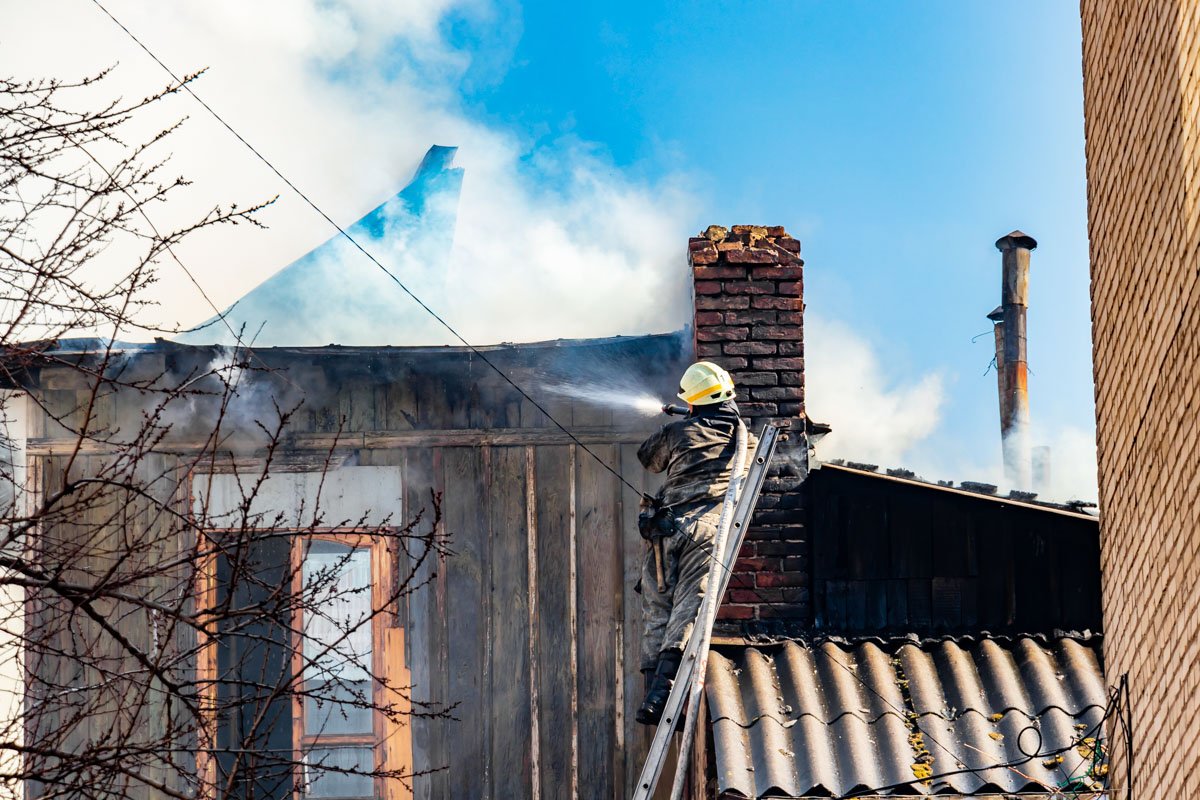 Возгорание ликвидируют Возгорание ликвидируют