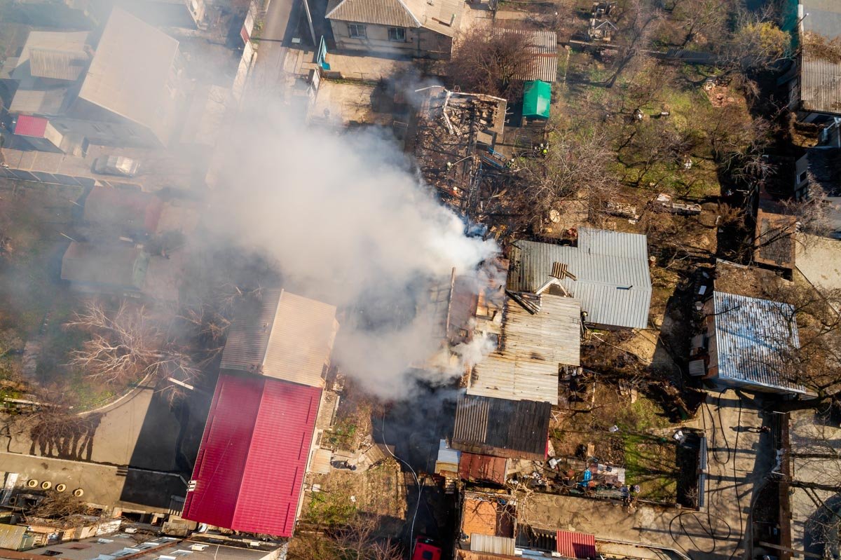 Во время горения высвобождаются опасные для здоровья вещества Во время горения высвобождаются опасные для здоровья вещества