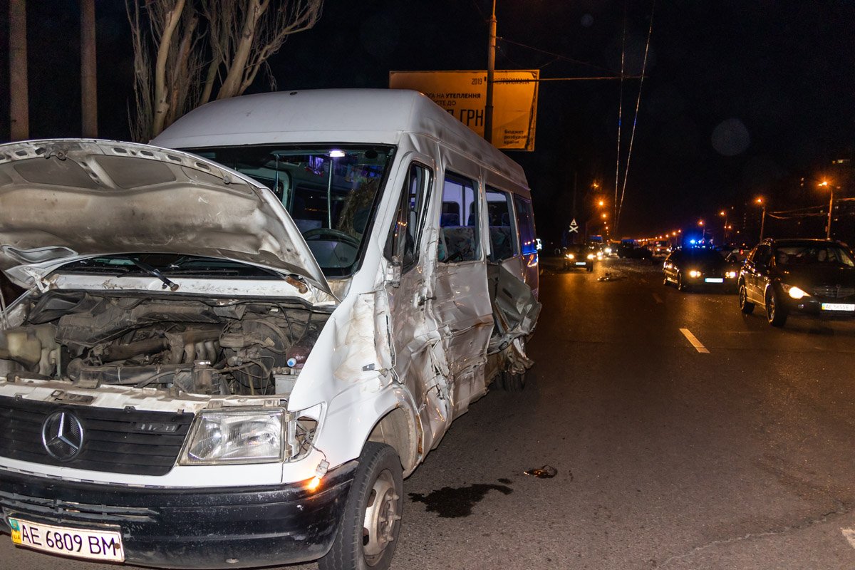 К счастью, в салоне маршрутке не было пассажиров К счастью, в салоне маршрутке не было пассажиров