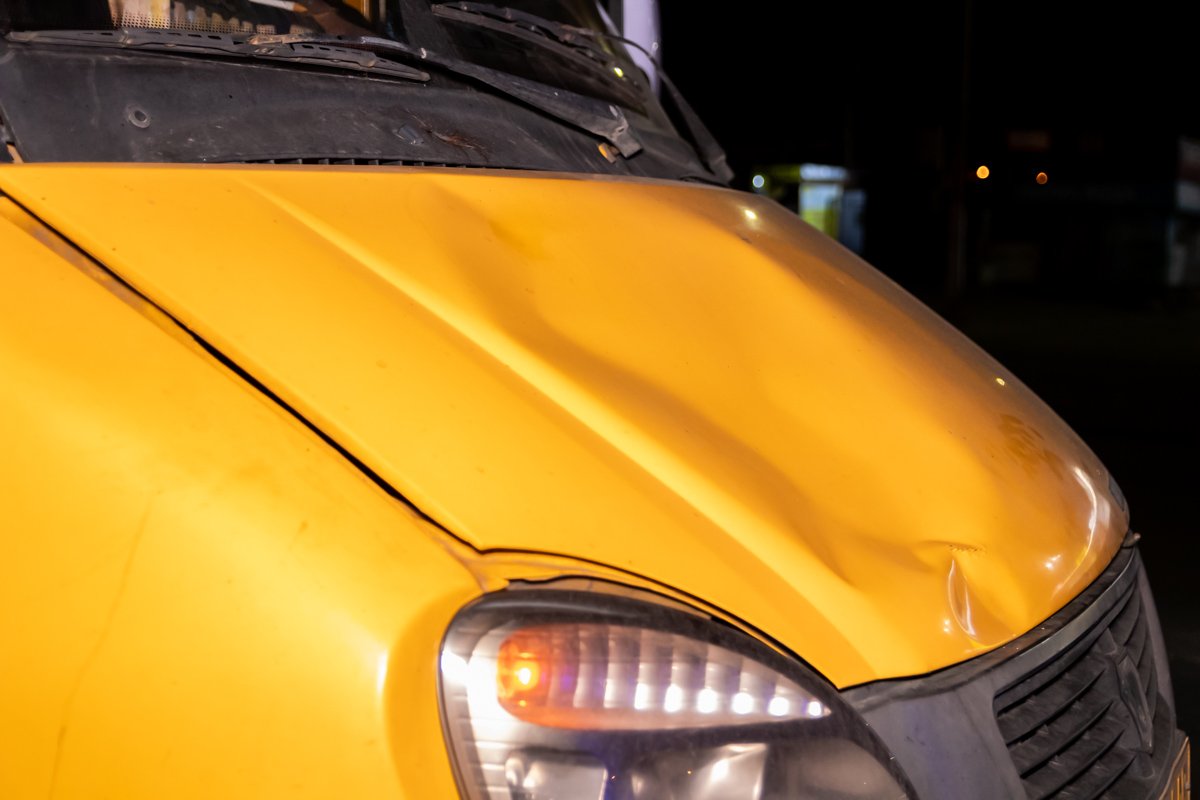 Повреждения на маршрутке Повреждения на маршрутке