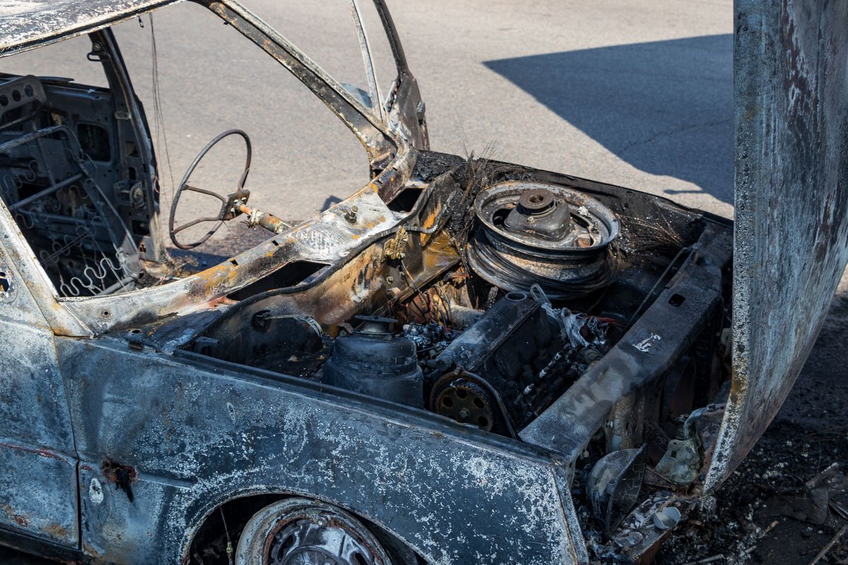 За несколько минут автомобиль выгорел дотла За несколько минут автомобиль выгорел дотла