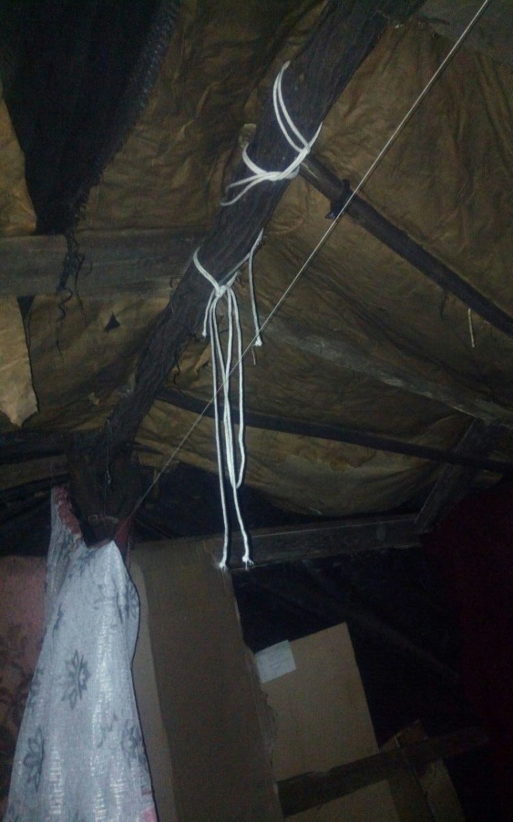 Предварительно, женщина покончила с жизнью через повешение 