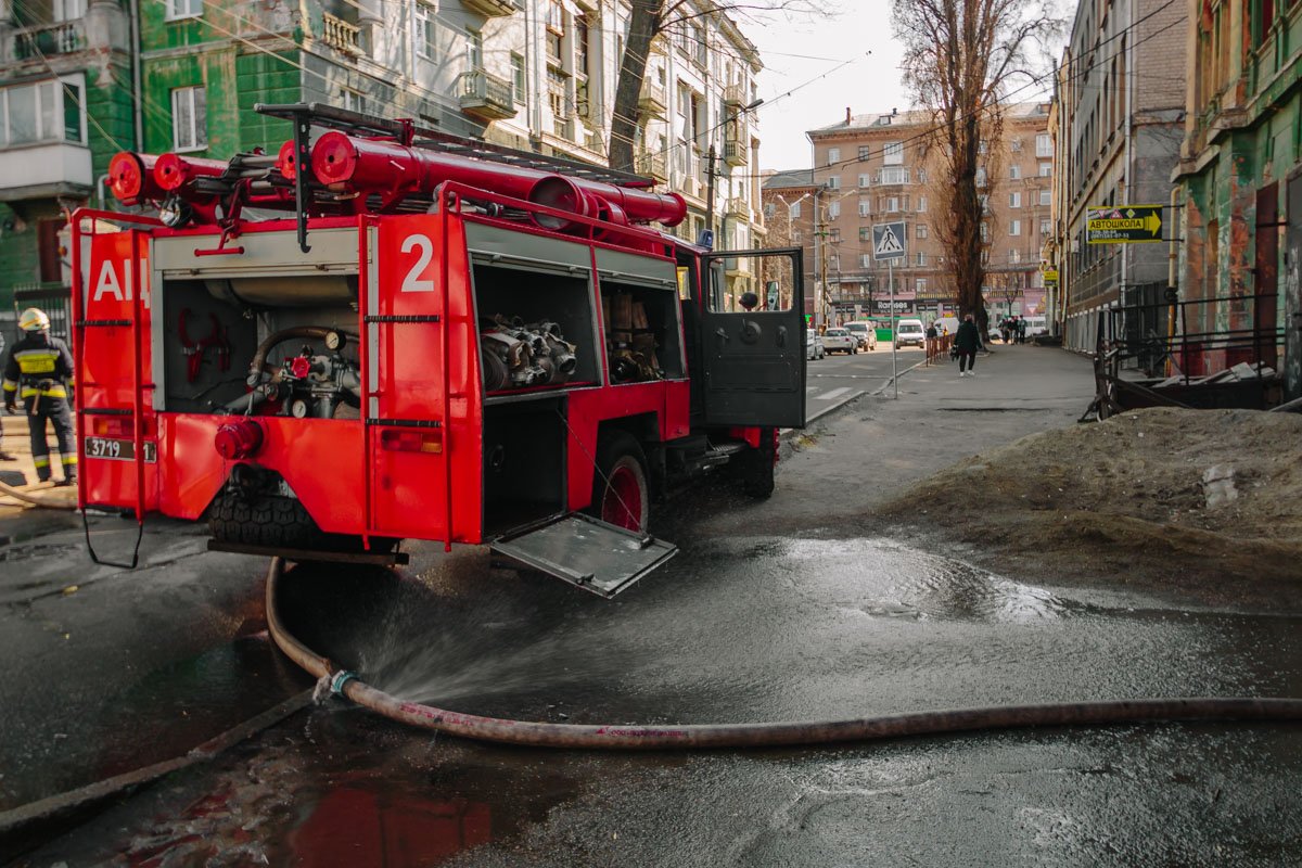 Потребовалось около часа, чтобы потушить сарай