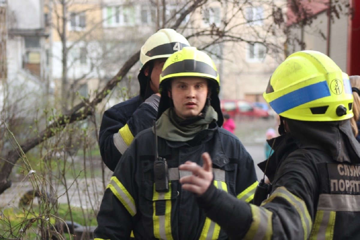Спасатели призывают жителей города быть осторожными Спасатели призывают жителей города быть осторожными
