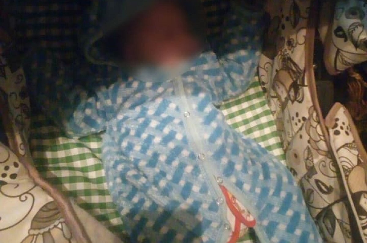 Ребенка забрали медики для обследования 