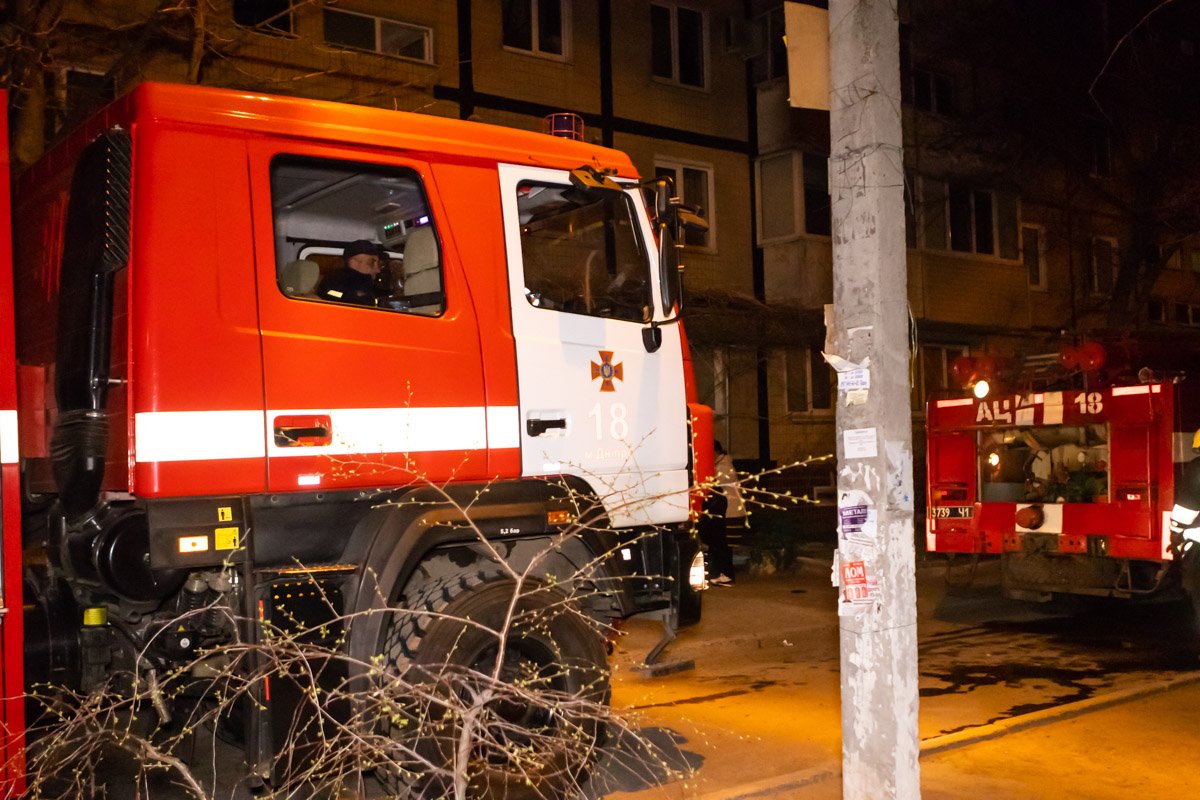 В Днепре на улице Березинской задымился лифт в подъезде 9-этажного дома