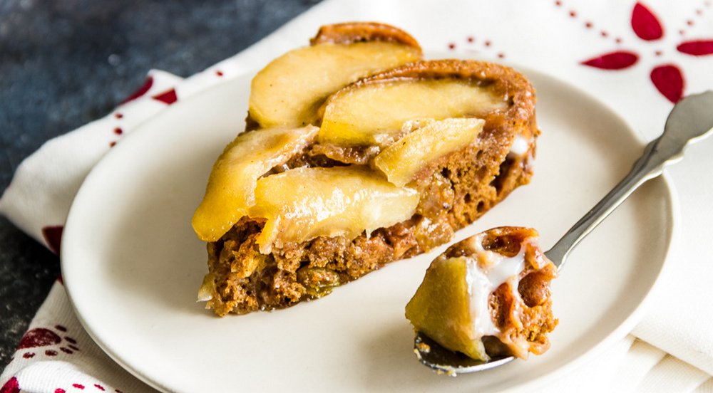 Полезные и вкусные рецепты: как приготовить постный пряный пирог с яблоками на пару 1