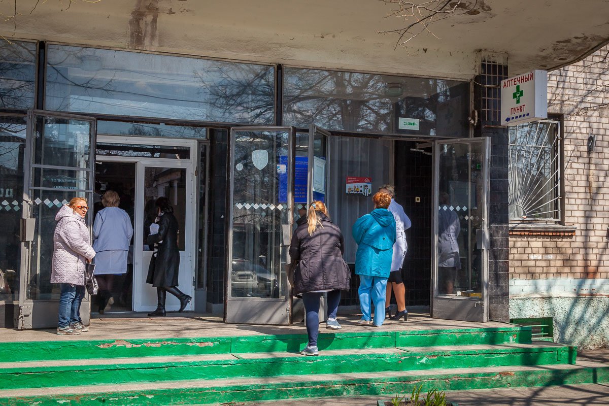 Сотрудники и пациенты поликлиники № 7 почувствовали недомогание