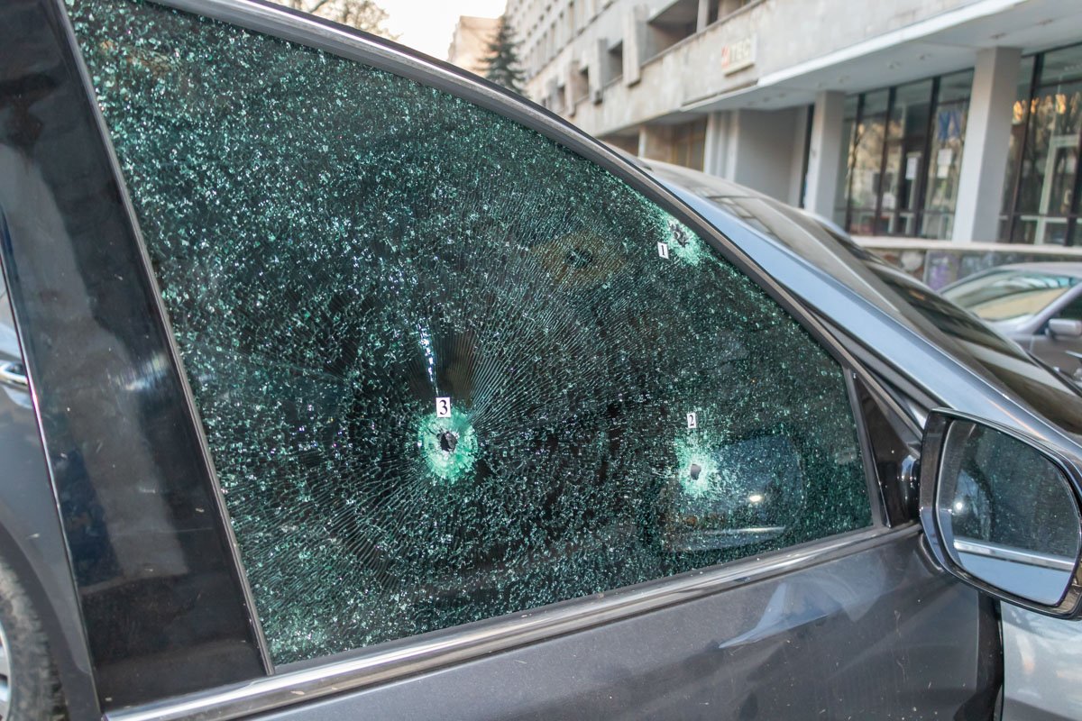 Правоохранителм открыли огонь