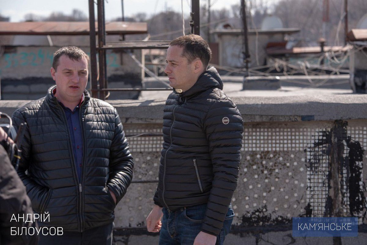 В Каменском активно чинят крыши домов и запускают лифты 2