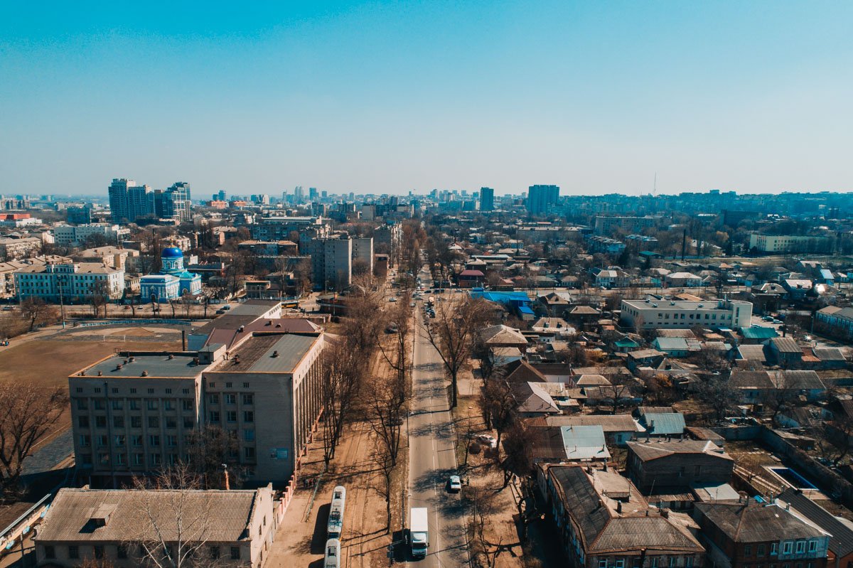 Когда-то улица Скаковая вела к степной территории, где устраивали скачки Когда-то улица Скаковая вела к степной территории, где устраивали скачки