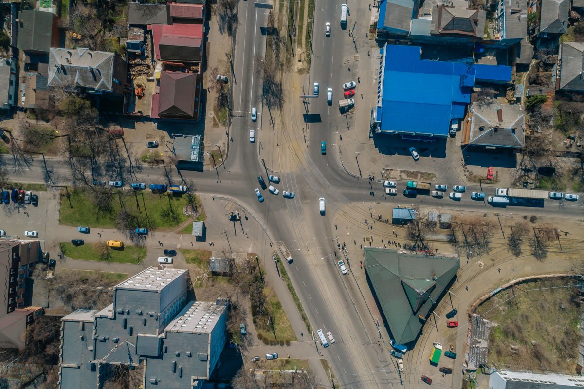 Сейчас улица носит имя Антоновича Сейчас улица носит имя Антоновича