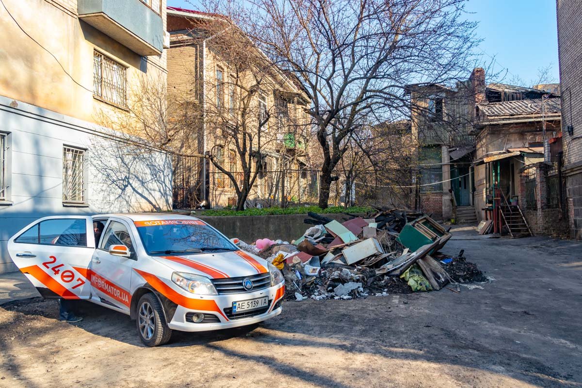 Потихоньку стали выкидывать мусор