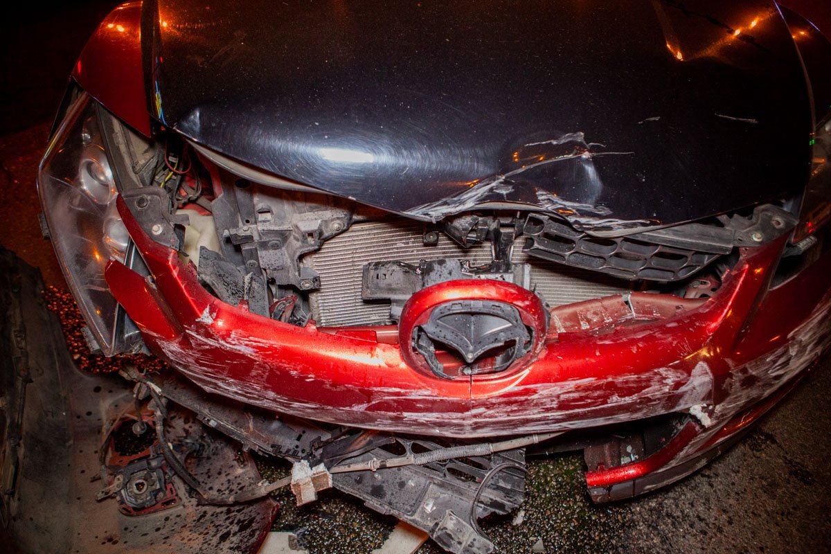 Совершив двойне ДТП, водитель Toyota скрылся Совершив двойне ДТП, водитель Toyota скрылся