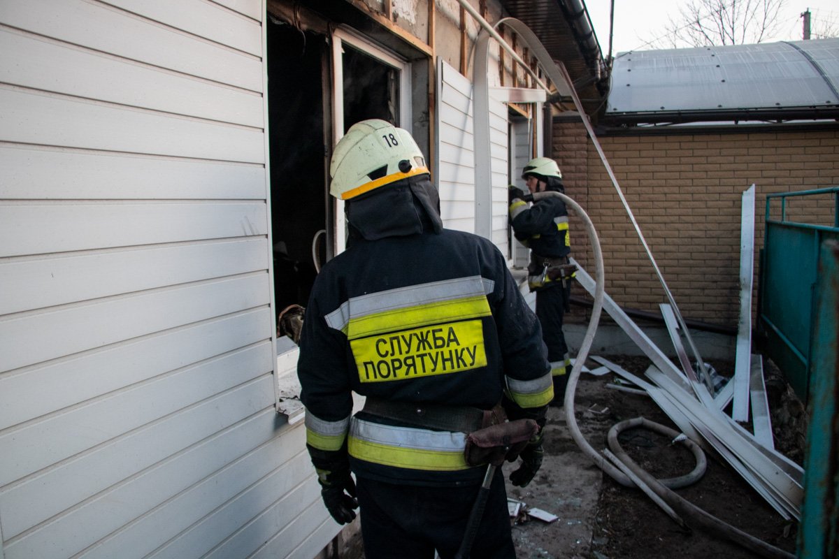 На борьбу с огнем направили две бригады 18 пожарно-спасательной части На борьбу с огнем направили две бригады 18 пожарно-спасательной части