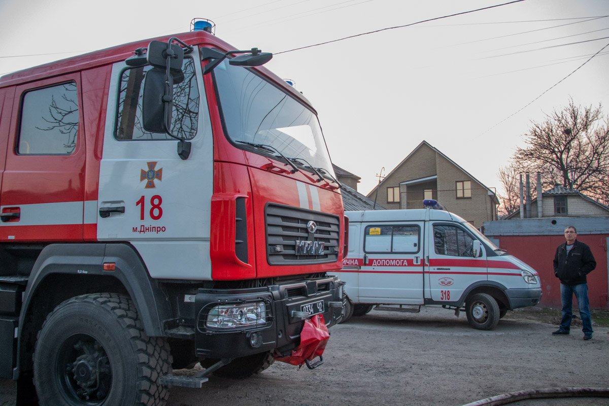 Спасателям удалось полностью потушить горящий дом  Спасателям удалось полностью потушить горящий дом