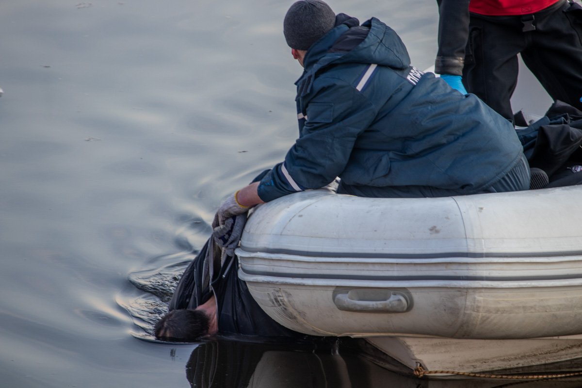 В Днепре возле Поплавка избили и бросили в реку мужчину