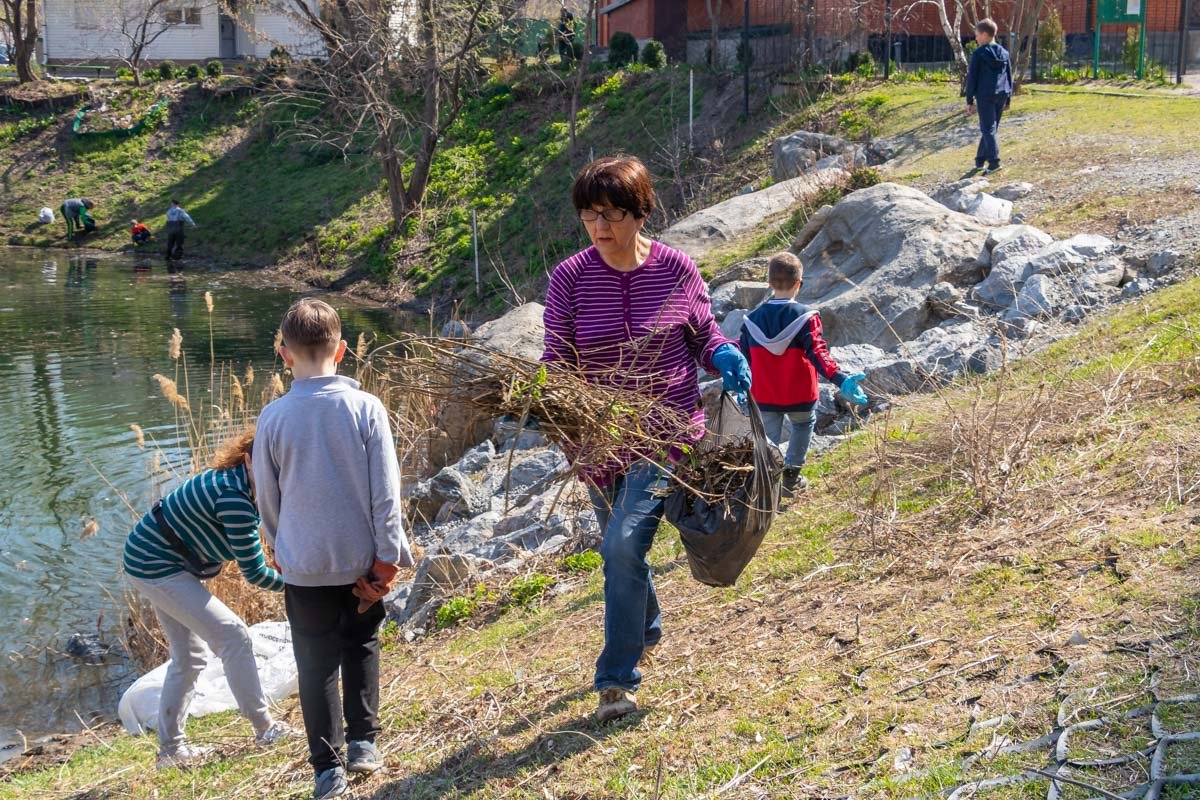 Убирают за теми, кто никогда за собой не убирает
