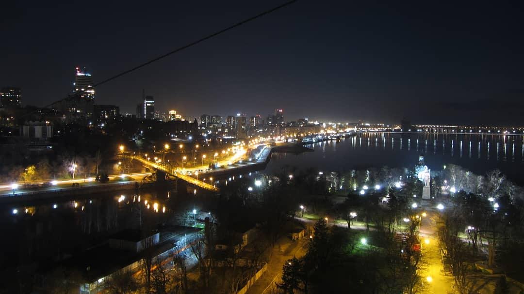 Тяжелое небо, словно дементор, высасывает из города все краски. Фото: pikurin95 Тяжелое небо, словно дементор, высасывает из города все краски. Фото: pikurin95