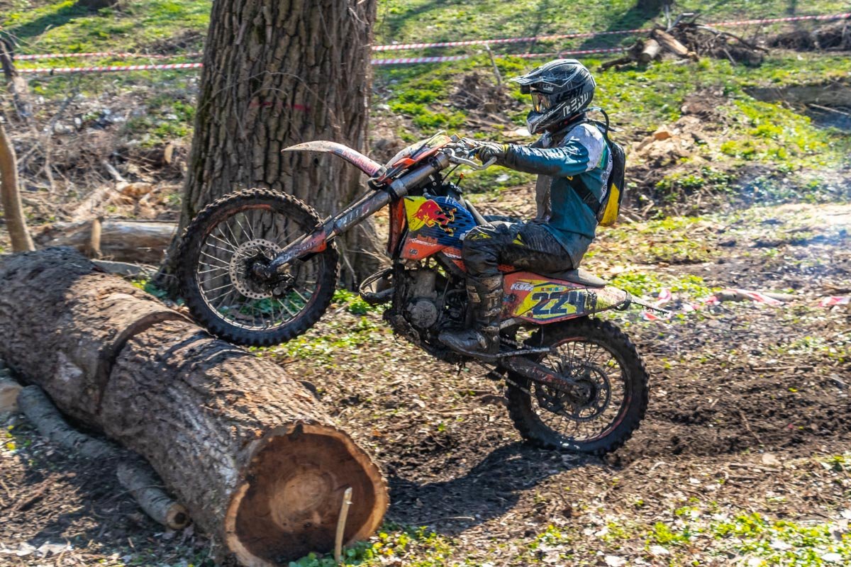 Ну хоть КТО-НИБУДЬ знает, где этот чертов заправщик? Ну хоть КТО-НИБУДЬ знает, где этот чертов заправщик?