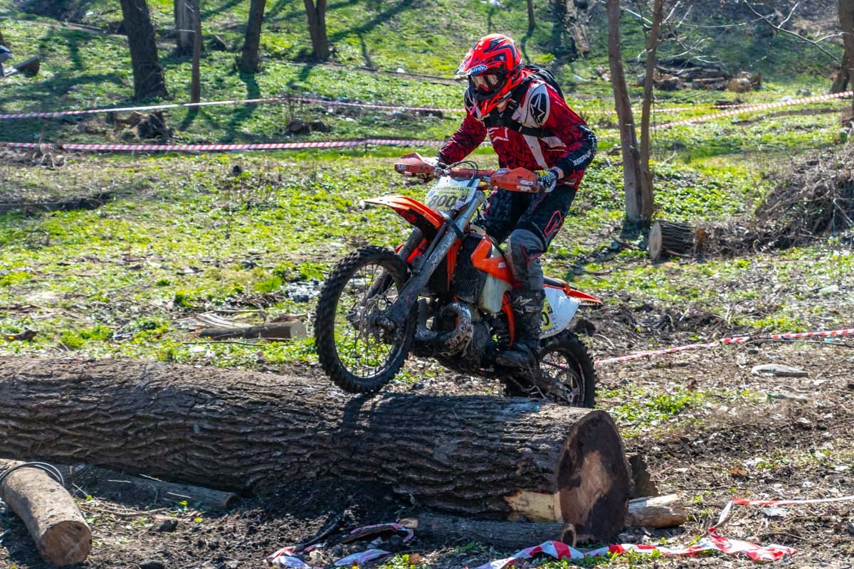 Эндуро - это такая изощренная форма мазохизма Эндуро - это такая изощренная форма мазохизма