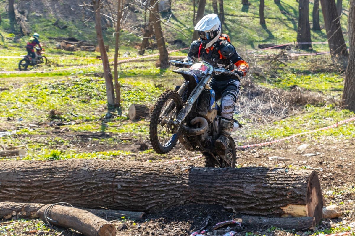 Не езди быстрее, чем может летать твой ангел-хранитель Не езди быстрее, чем может летать твой ангел-хранитель