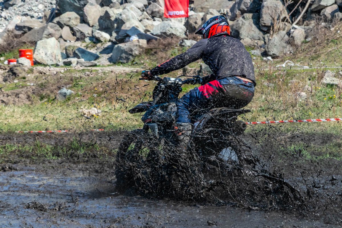 Я чувствую жажду — жажду скорости! Я чувствую жажду — жажду скорости!