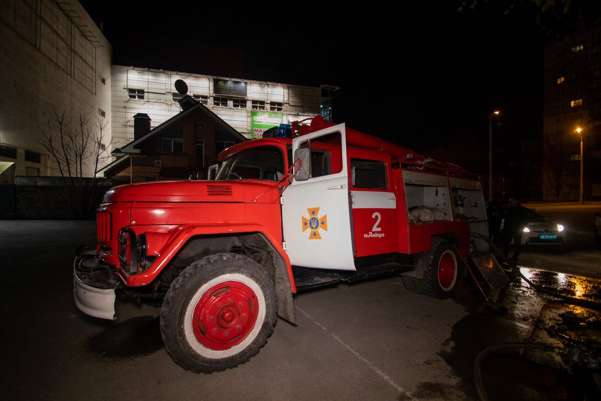 Спасателям потребовалось около часа, чтобы полностью потушить пожар Спасателям потребовалось около часа, чтобы полностью потушить пожар