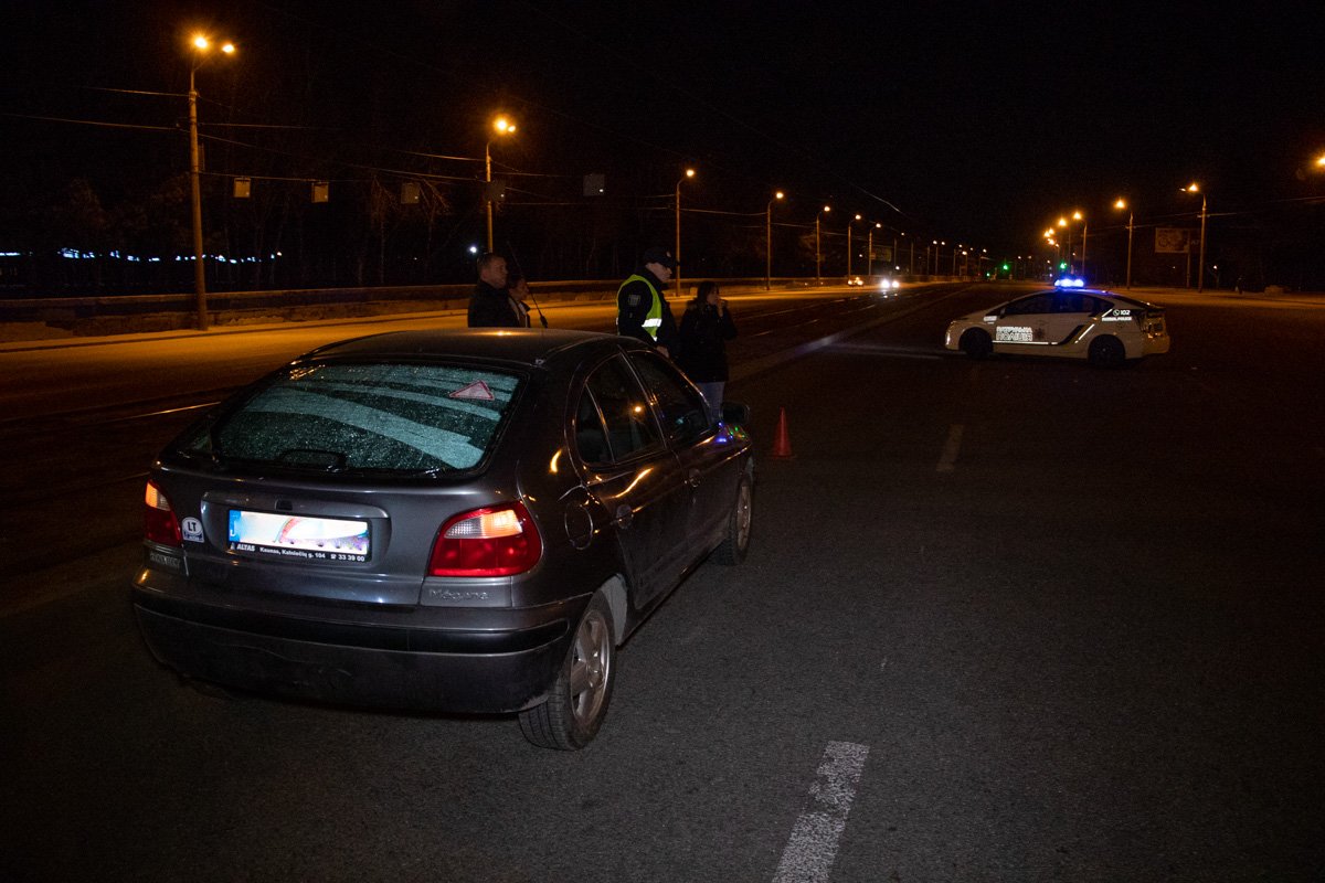 Патрульные оградили место аварии Патрульные оградили место аварии