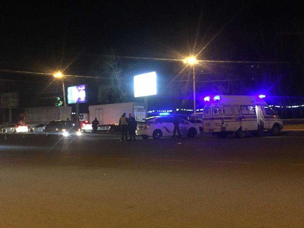 Медики оказали пострадавшему первую помощь Медики оказали пострадавшему первую помощь