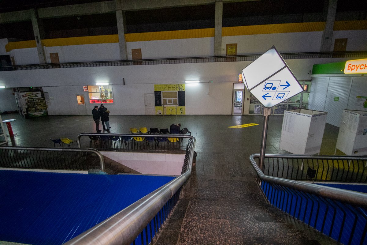 На место вызвали следственно-оперативную группу и судебно-медицинских экспертов На место вызвали следственно-оперативную группу и судебно-медицинских экспертов