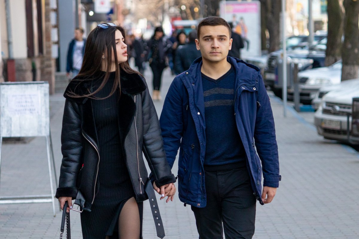 А кому сейчас легко...