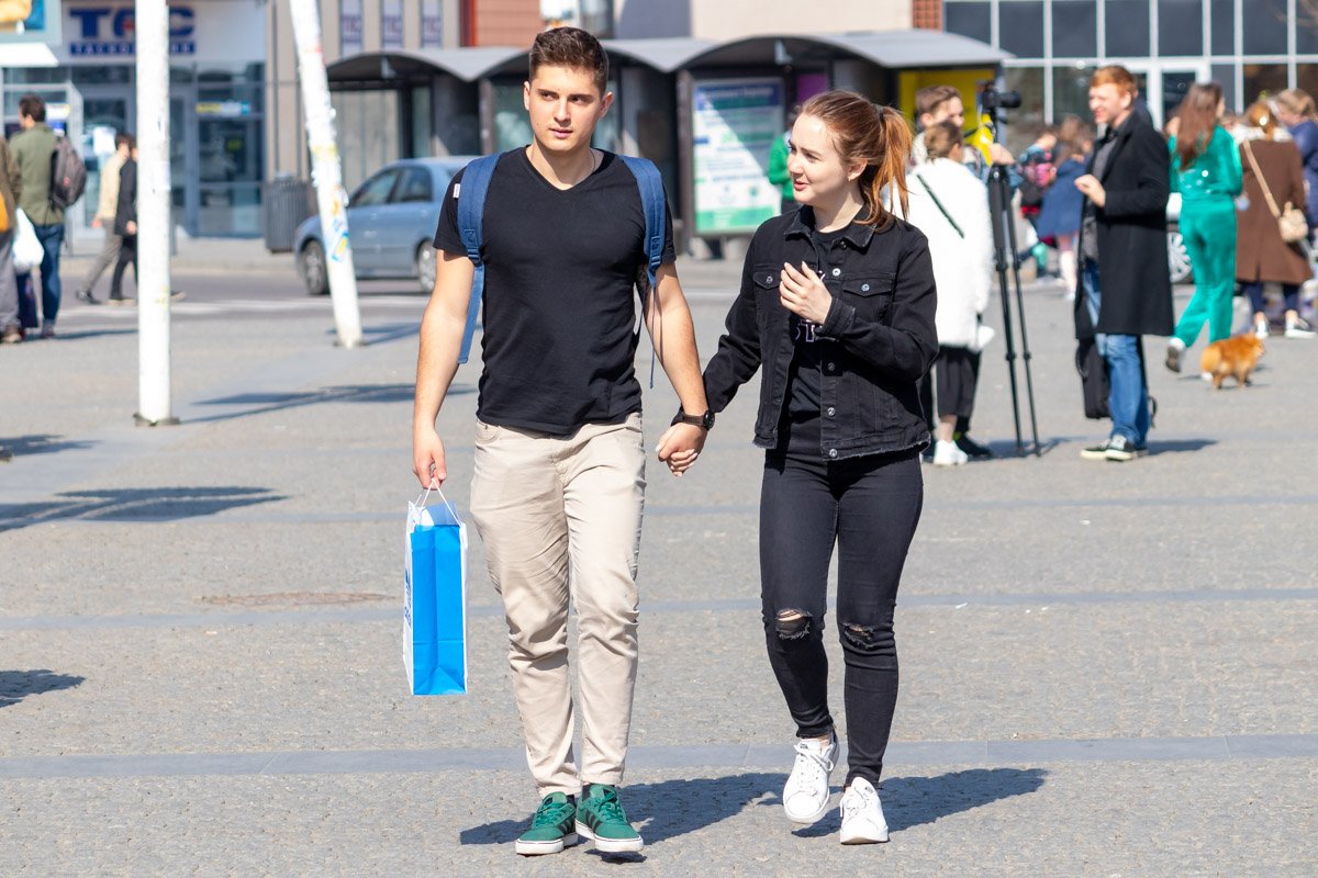 Не думаю, что она хочет знать, сколько действительно стоили твои кроссовки