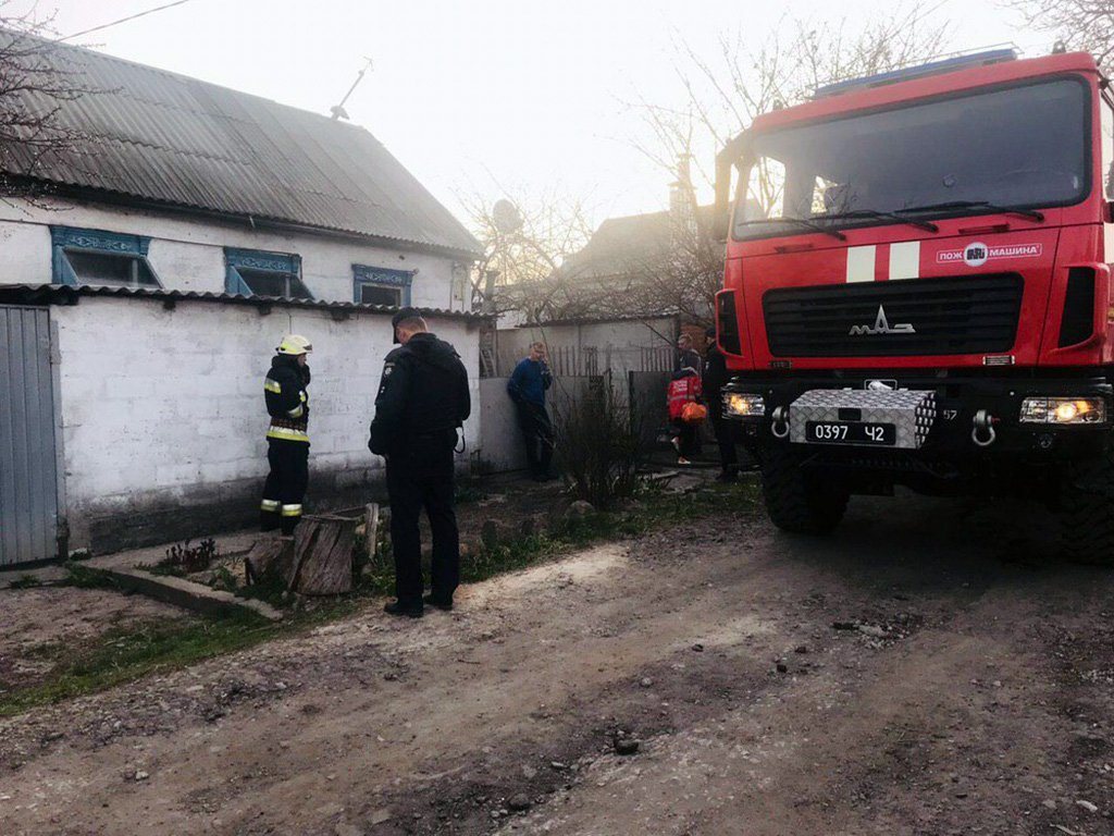Полностью потушить горящее здание им удалось в 8:02