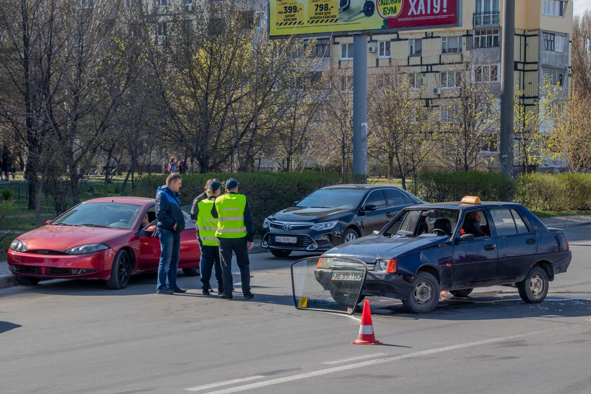 Патрульные оградили место аварии конусами до приезда следователя по ДТП