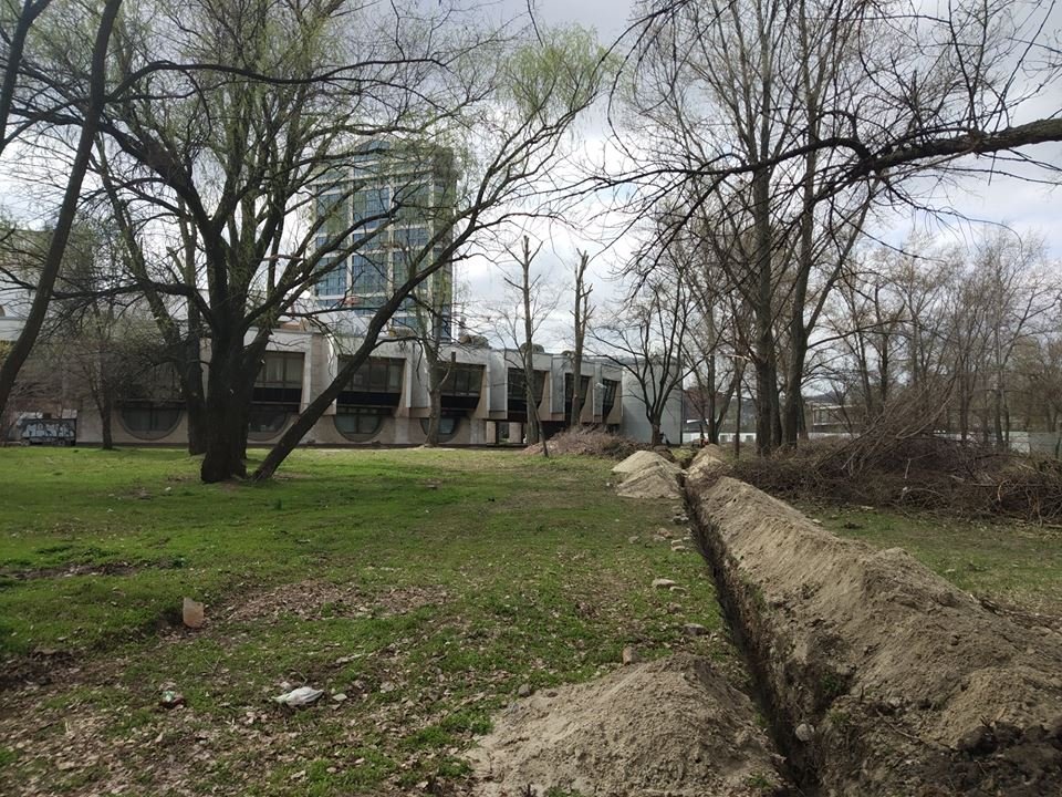 9 апреля днепровские археологи и музейщики обнаружили фрагмент надгробия с надписями, похожим на иврит