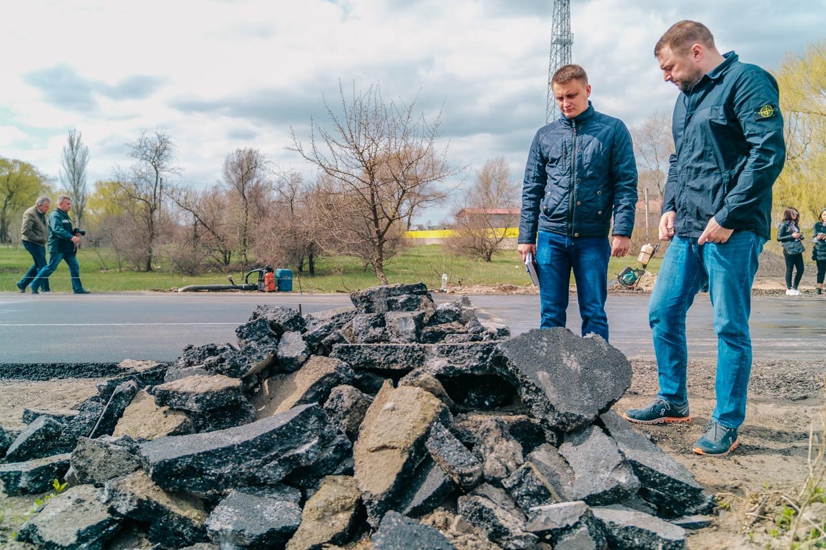 Асфальт срезали