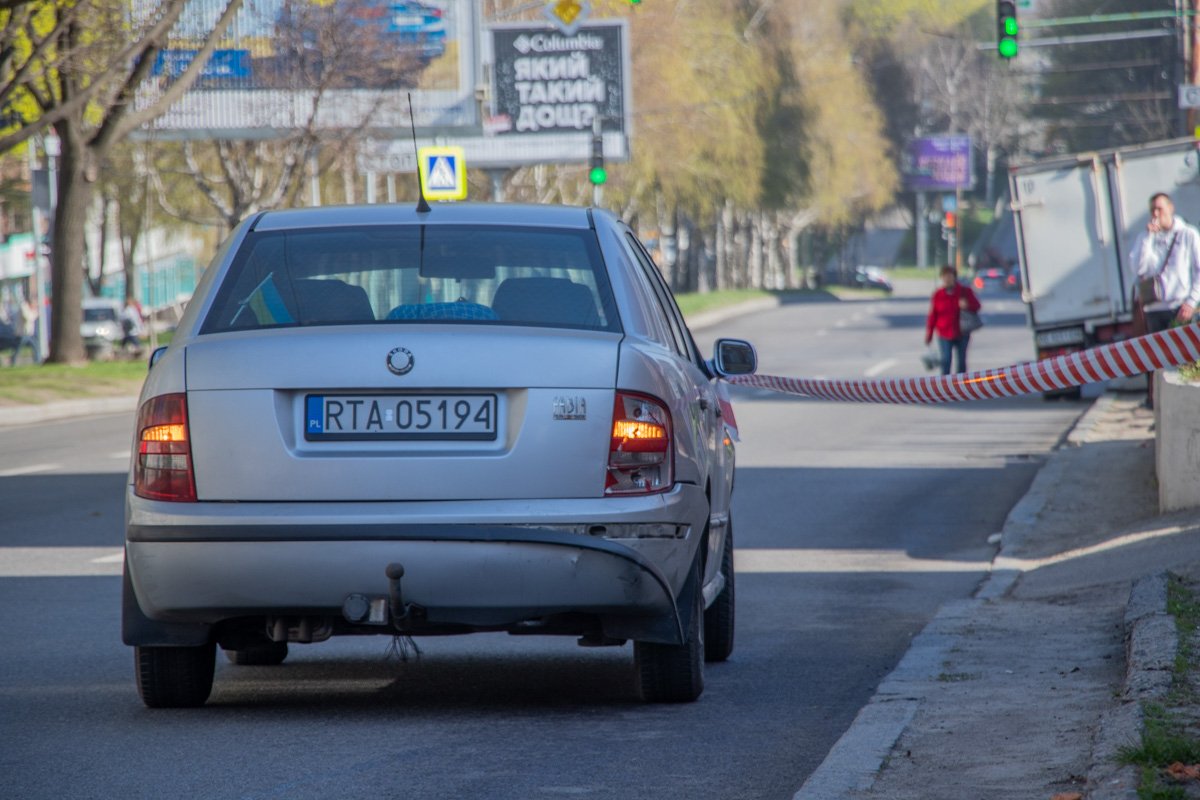 В общей сложности повреждения получили 13 автомобилей В общей сложности повреждения получили 13 автомобилей