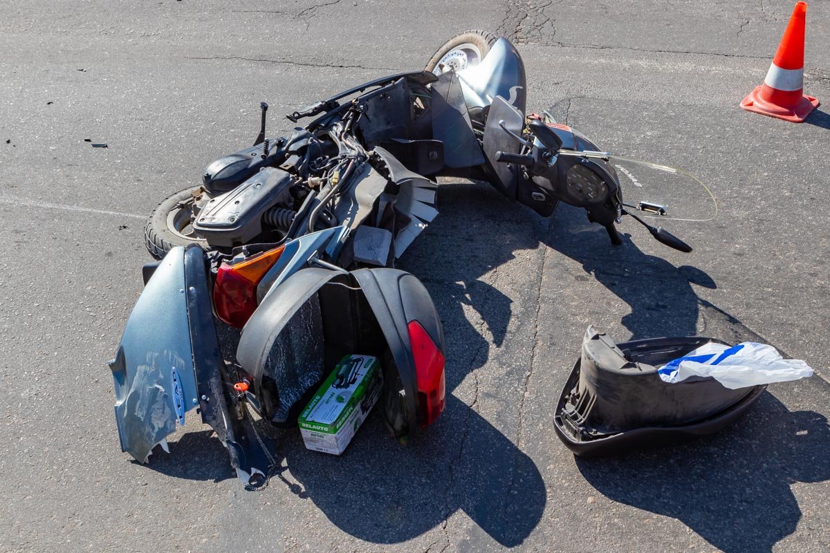 Если бы не шлем, водитель мог бы получить более тяжелую травму Если бы не шлем, водитель мог бы получить более тяжелую травму
