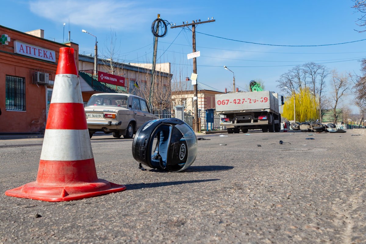 Движение транспорта на этом участке дороги затруднено  Движение транспорта на этом участке дороги затруднено